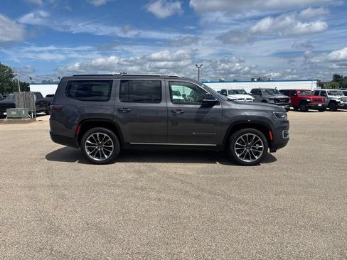 Used 2024 Jeep Wagoneer Series III w/ Premium Group I AWD/4WD image 6