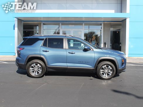 New 2026 Chevrolet Equinox LT w/ Convenience Package II image 3