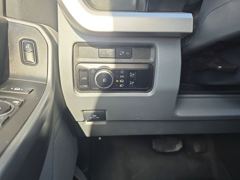 Used 2024 Ford F250 XLT w/ FX4 Off-Road Package AWD/4WD image 26