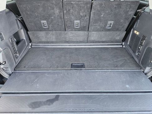 Certified 2025 Ford Expedition Platinum image 18