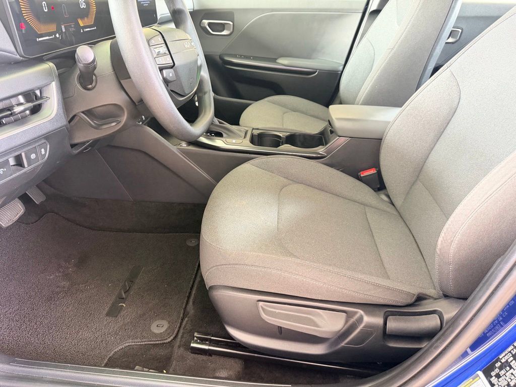Used 2025 Kia K4 FWD image 13