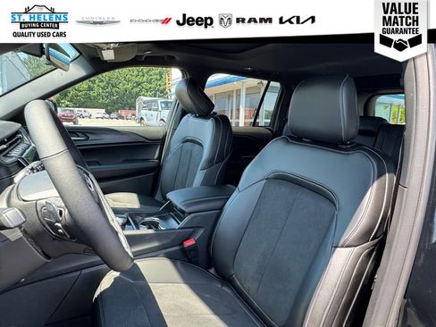 Certified 2025 Jeep Grand Cherokee Altitude AWD/4WD image 15