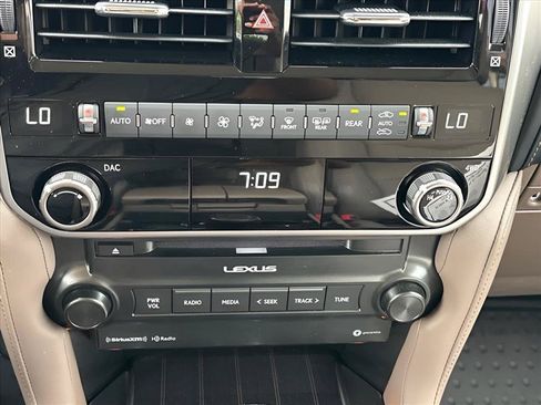 Used 2023 Lexus GX 460 Premium w/ Premium Package AWD/4WD image 31