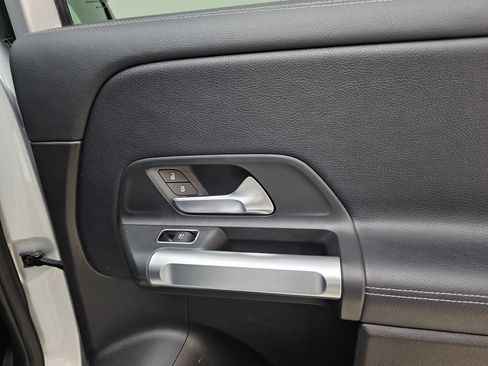 Used 2020 Mercedes-Benz GLB 250 GLB 250 image 32