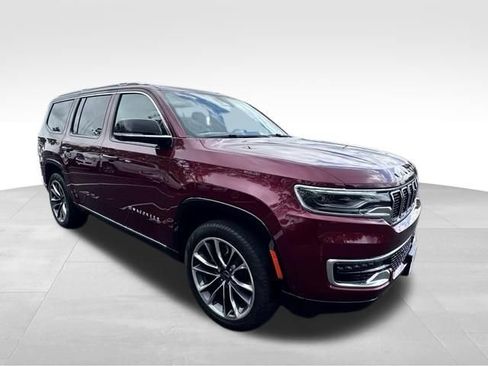 Used 2025 Jeep Wagoneer Series III w/ Premium Group I AWD/4WD image 11