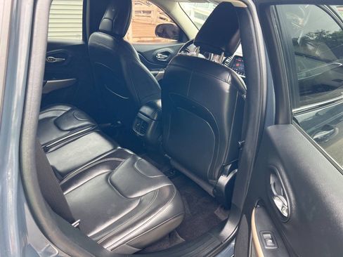 Used 2018 Jeep Cherokee Limited AWD/4WD image 19