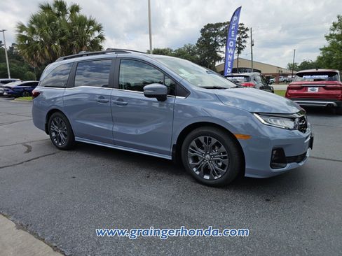 New 2026 Honda Odyssey Touring image 7