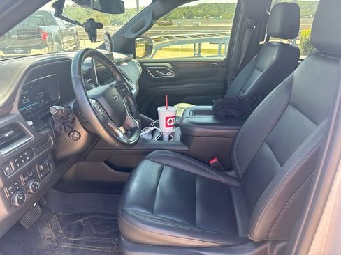 Used 2024 Chevrolet Suburban Z71 w/ Luxury Package AWD/4WD image 9