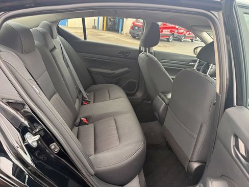 Used 2025 Nissan Altima 2.5 SV FWD image 44