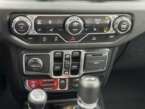 Used 2024 Jeep Wrangler Unlimited Sport AWD/4WD image 29