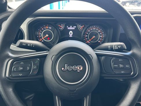 Used 2024 Jeep Gladiator Sport AWD/4WD image 19
