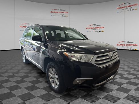 Used 2012 Toyota Highlander FWD w/ Tech Pkg image 1