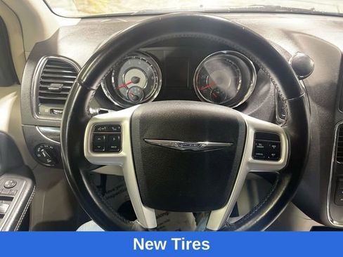 Used 2016 Chrysler Town & Country Touring FWD image 14