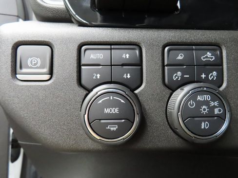 Used 2024 Chevrolet Silverado 2500 High Country image 60