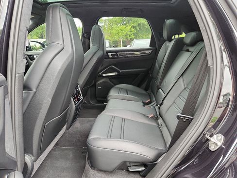 Used 2020 Porsche Cayenne Turbo image 9