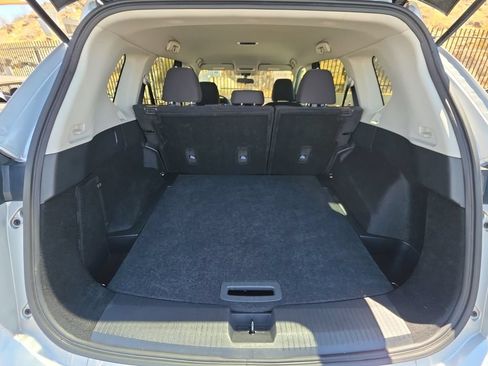 Used 2024 Nissan Rogue S FWD image 27