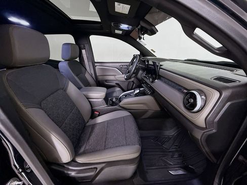 Used 2024 Chevrolet Colorado ZR2 w/ Technology Package image 31