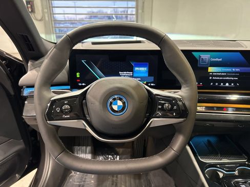Used 2025 BMW i5 xDrive40 w/ Premium Package image 36