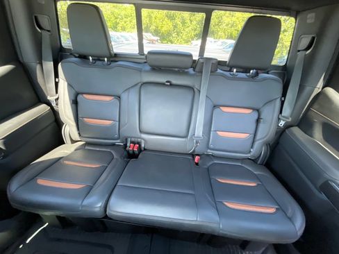 Used 2021 GMC Sierra 1500 AT4 w/ AT4 Preferred Package AWD/4WD image 9