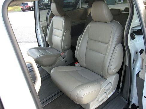 Used 2019 Toyota Sienna XLE w/ XLE Navigation Package AWD/4WD image 29