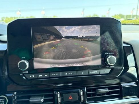 Used 2022 Nissan Pathfinder SV AWD/4WD image 17