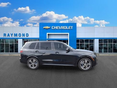 Used 2025 BMW X7 xDrive40i w/ M Sport Package AWD/4WD image 2