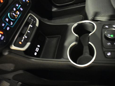 Used 2024 GMC Terrain SLE w/ Driver Convenience Package image 25