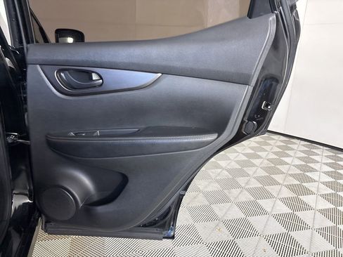 Used 2020 Nissan Rogue Sport S image 24