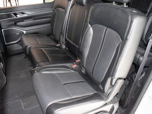Used 2024 Jeep Wagoneer L Series II w/ Flexible Seating Group AWD/4WD image 17