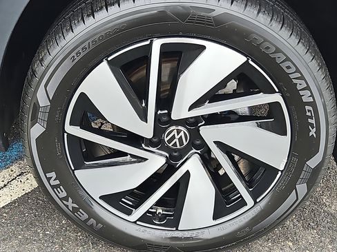 Used 2025 Volkswagen Atlas SE image 8