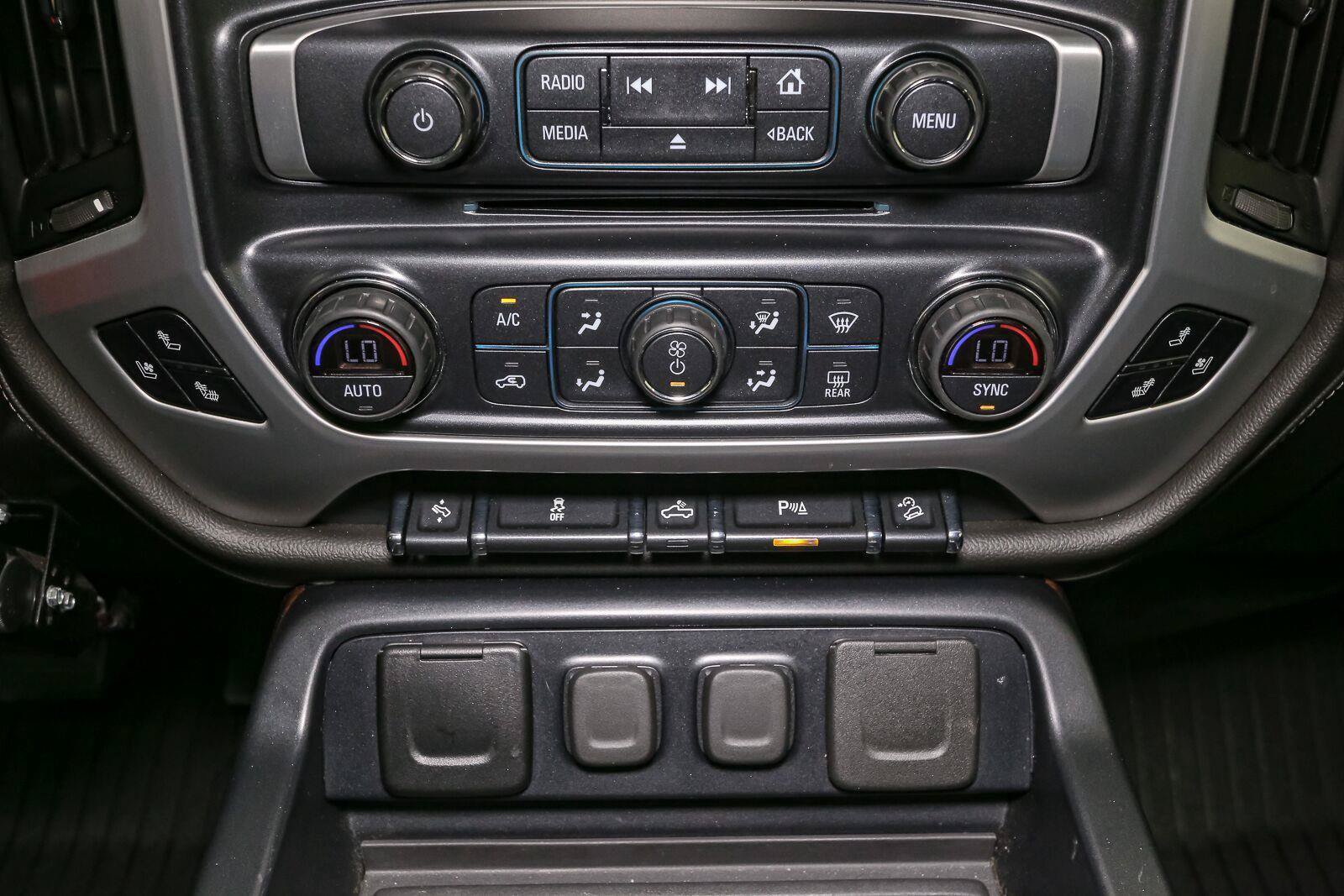 Used 2018 GMC Sierra 1500 SLT w/ SLT Premium Package AWD/4WD image 32