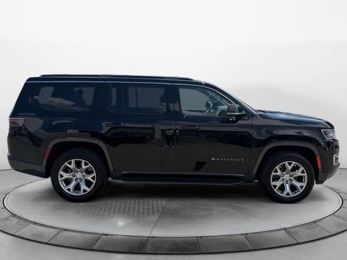 Used 2022 Jeep Wagoneer Series II AWD/4WD image 2