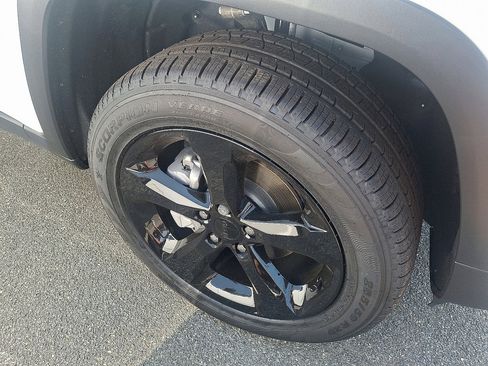 New 2025 Jeep Grand Cherokee Limited w/ Black Appearance Package image 4