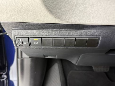 Used 2025 Toyota Corolla LE image 9