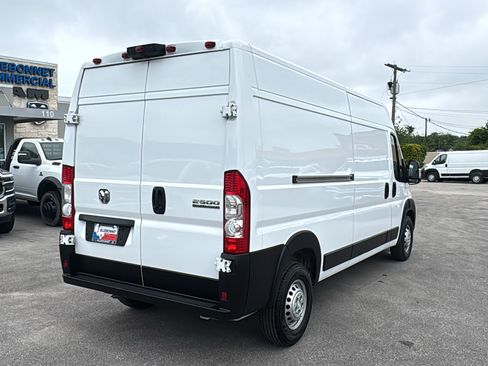 Used 2025 RAM ProMaster 2500 w/ Convenience Group FWD image 5