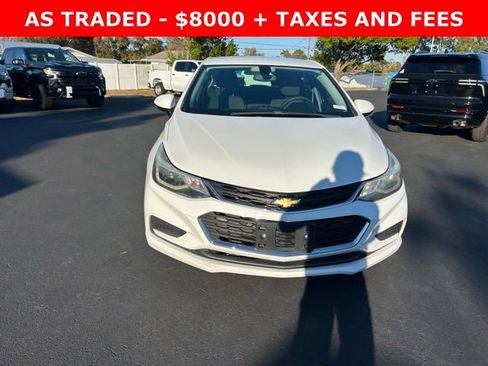 Used 2018 Chevrolet Cruze LT w/ Convenience Package image 2