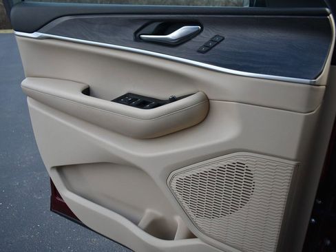 Used 2024 Jeep Grand Cherokee L Limited image 29