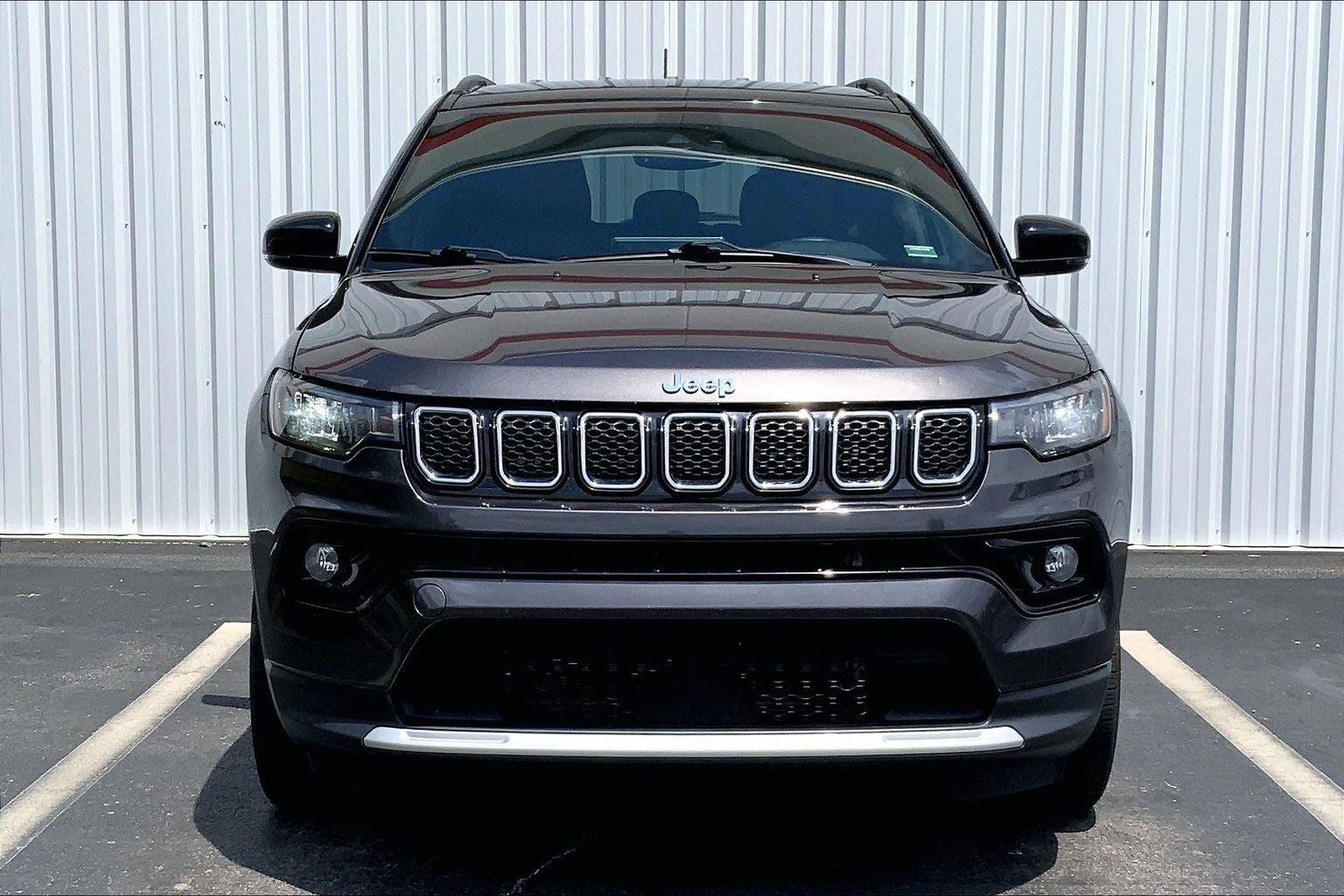 Used 2024 Jeep Compass Limited AWD/4WD image 3