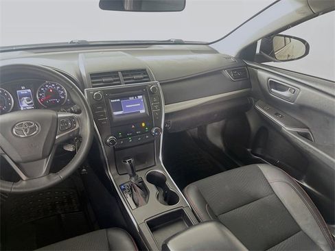 Used 2017 Toyota Camry SE image 22