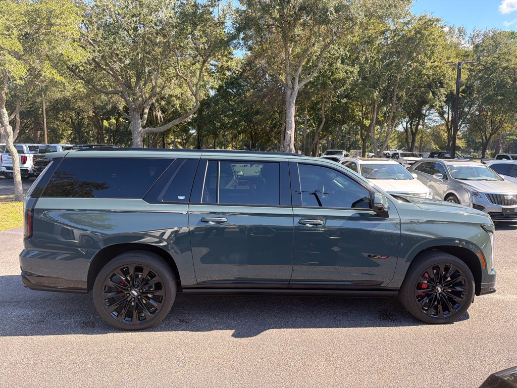 Used 2026 Cadillac Escalade ESV V w/ LPO, ONYX Package AWD/4WD image 4
