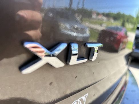 Used 2015 Ford Explorer XLT w/ Equipment Group 201A FWD image 23