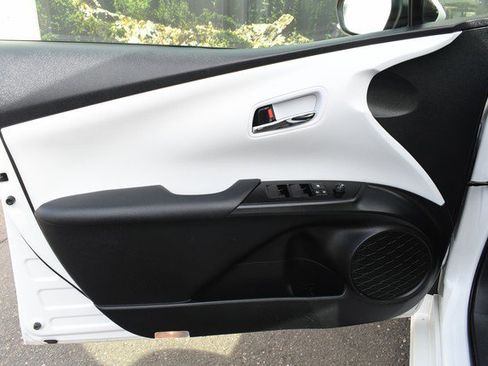 Certified 2021 Toyota Prius LE w/ Carpet Mat Package (TMS) image 13