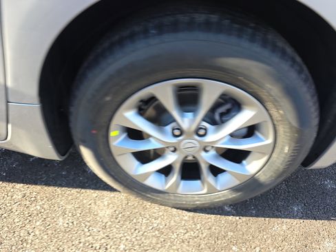 New 2026 Chrysler Pacifica Limited w/ Uconnect Theater Family Group image 32