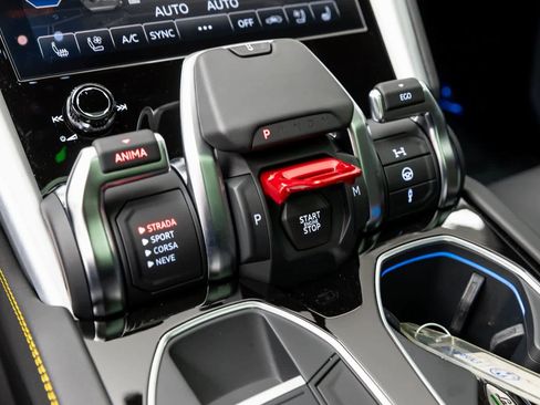 Used 2022 Lamborghini Urus image 15