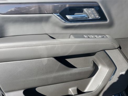 New 2026 GMC Yukon Elevation image 16