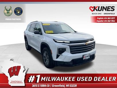 Used 2025 Chevrolet Traverse LT