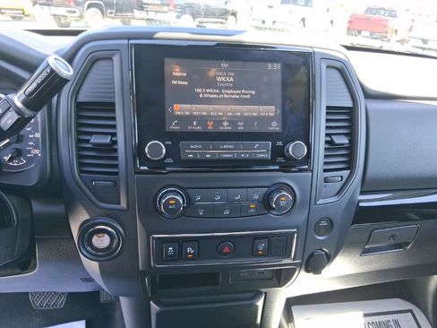Used 2022 Nissan Titan SV RWD image 17
