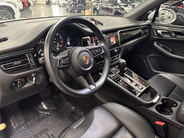 Used 2024 Porsche Macan AWD/4WD image 16