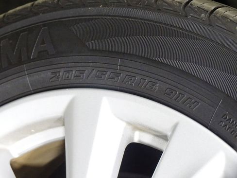 Used 2025 Toyota Corolla SE image 39