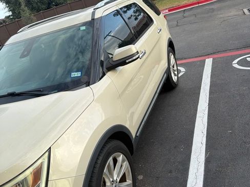 Used 2018 Ford Explorer Limited w/ Equipment Group 301A FWD image 3